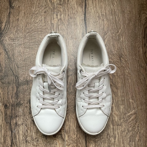 Ted Baker Tilly White Scalloped Sneakers size 6 - Picture 2 of 6
